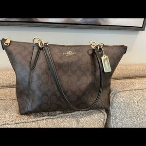 Coach signature coated canvas. Smoke free home. Clean. See all pics.